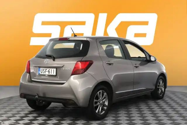 Ruskea (beige) Viistoperä, Toyota Yaris – USF-611