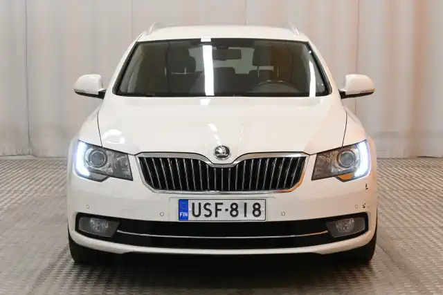 Valkoinen Farmari, Skoda Superb – USF-818