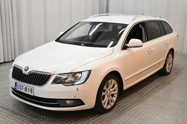 Valkoinen Farmari, Skoda Superb – USF-818