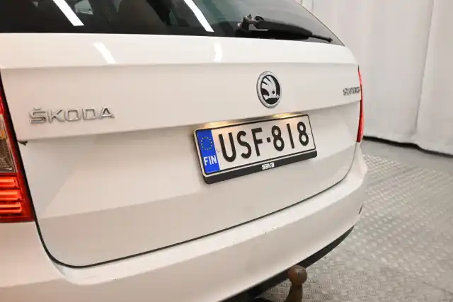 Valkoinen Farmari, Skoda Superb – USF-818