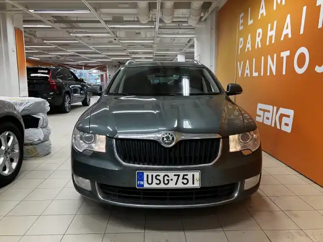 Vihreä Farmari, Skoda Superb – USG-751
