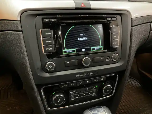 Vihreä Farmari, Skoda Superb – USG-751