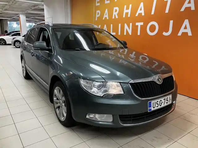 Vihreä Farmari, Skoda Superb – USG-751