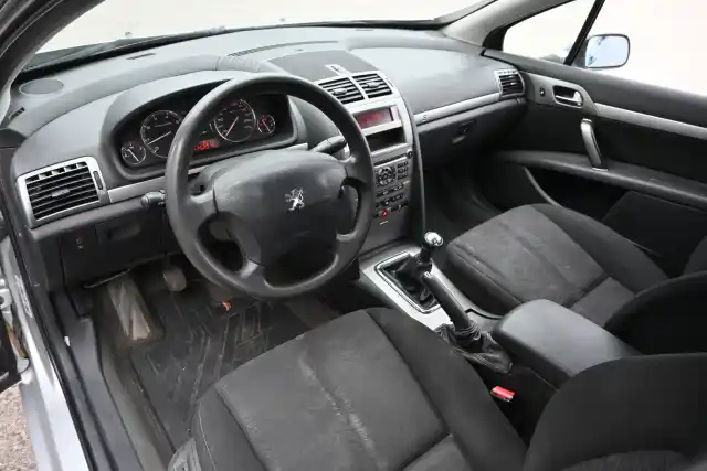 Harmaa Sedan, Peugeot 407 – USY-331