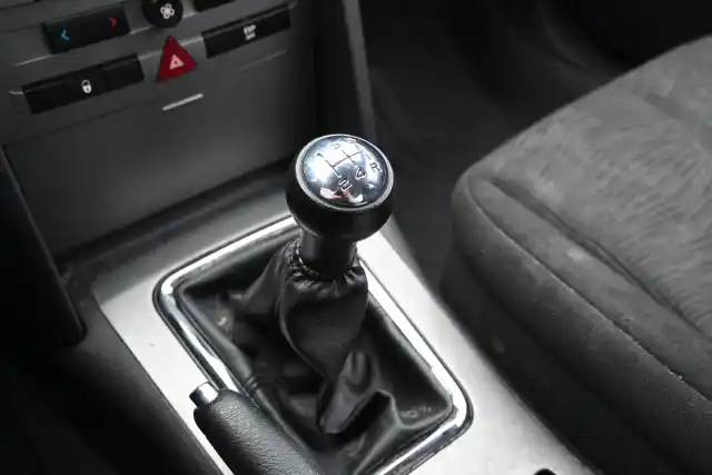 Harmaa Sedan, Peugeot 407 – USY-331