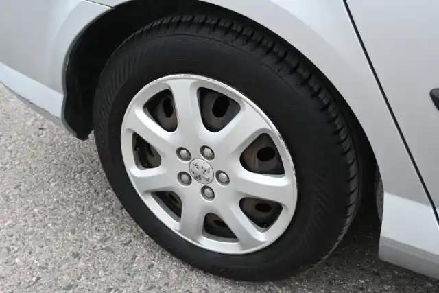 Harmaa Sedan, Peugeot 407 – USY-331