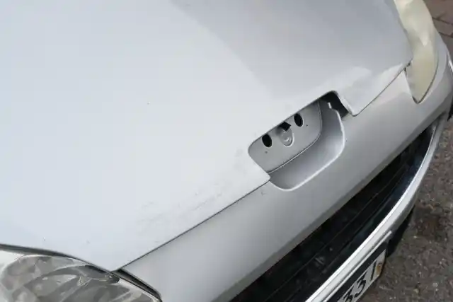 Harmaa Sedan, Peugeot 407 – USY-331