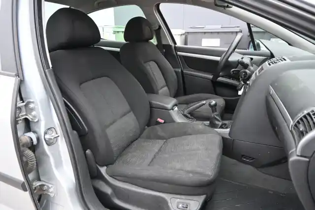 Harmaa Sedan, Peugeot 407 – USY-331