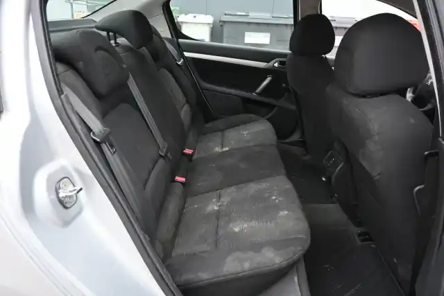 Harmaa Sedan, Peugeot 407 – USY-331