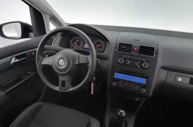 Musta Tila-auto, Volkswagen Touran – UTF-661