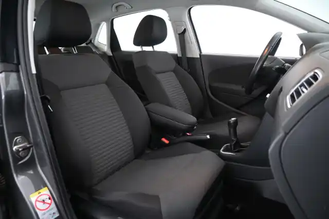 Harmaa Viistoperä, Volkswagen Polo – UTG-921