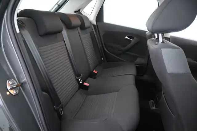 Harmaa Viistoperä, Volkswagen Polo – UTG-921