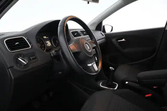 Harmaa Viistoperä, Volkswagen Polo – UTG-921