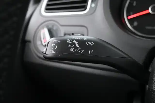 Harmaa Viistoperä, Volkswagen Polo – UTG-921