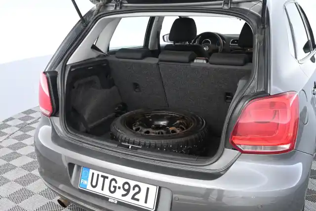 Harmaa Viistoperä, Volkswagen Polo – UTG-921