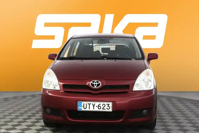 Punainen Farmari, Toyota Corolla Verso – UTY-623