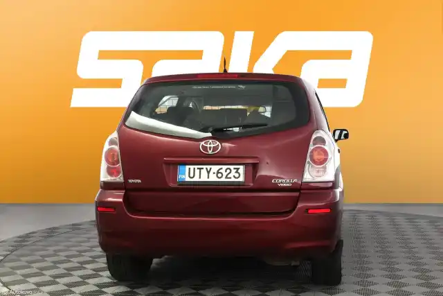 Punainen Farmari, Toyota Corolla Verso – UTY-623