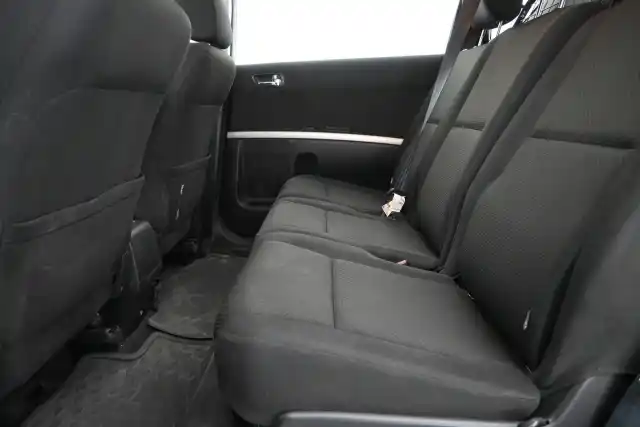 Punainen Farmari, Toyota Corolla Verso – UTY-623