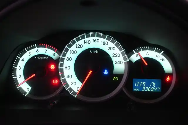Punainen Farmari, Toyota Corolla Verso – UTY-623