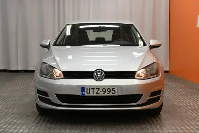 Harmaa Viistoperä, Volkswagen Golf – UTZ-995