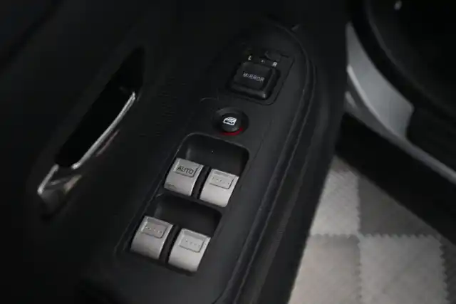Harmaa Tila-auto, Honda CR-V – UUY-587