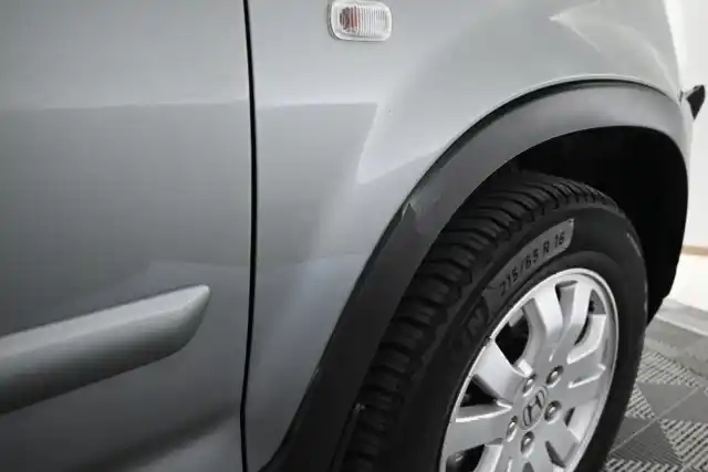 Harmaa Tila-auto, Honda CR-V – UUY-587