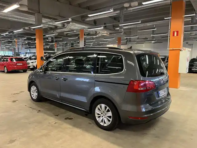 Harmaa Tila-auto, Volkswagen Sharan – UUZ-586