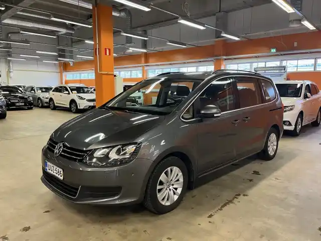 Harmaa Tila-auto, Volkswagen Sharan – UUZ-586