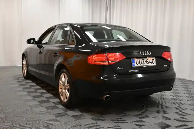 Musta Sedan, Audi A4 – UUZ-640