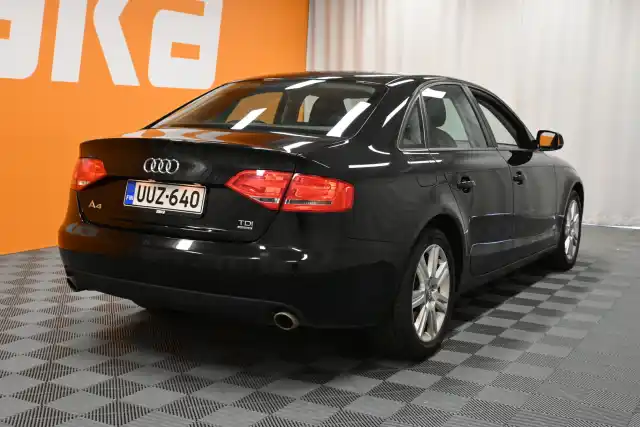 Musta Sedan, Audi A4 – UUZ-640