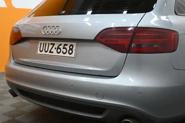 Harmaa Farmari, Audi A4 – UUZ-658