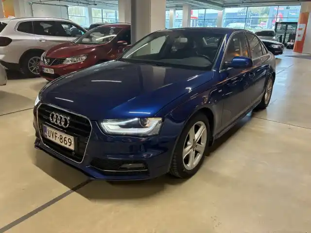 Sininen Sedan, Audi A4 – UVF-869