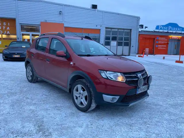 Punainen Viistoperä, Dacia Sandero – UVG-655