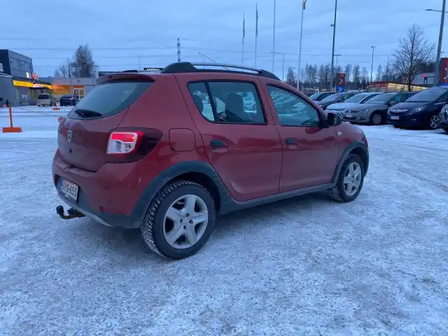 Punainen Viistoperä, Dacia Sandero – UVG-655