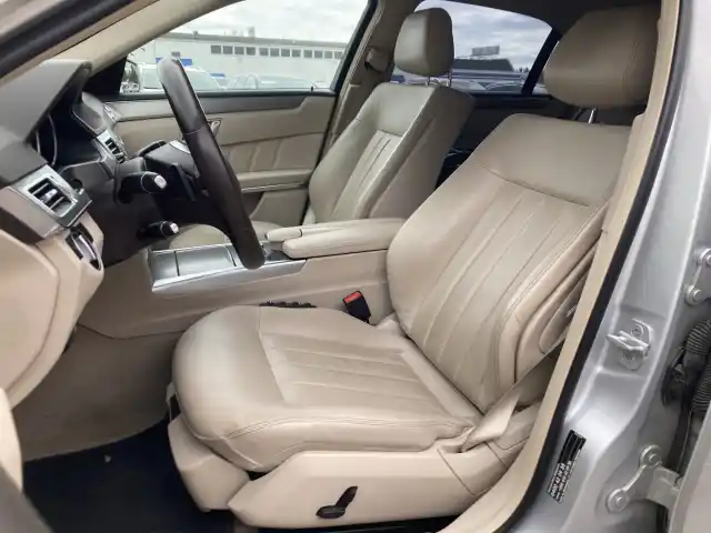 Harmaa Sedan, Mercedes-Benz E – UVG-981