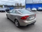 Ruskea Sedan, Volvo S60 – UVZ-986, kuva 3