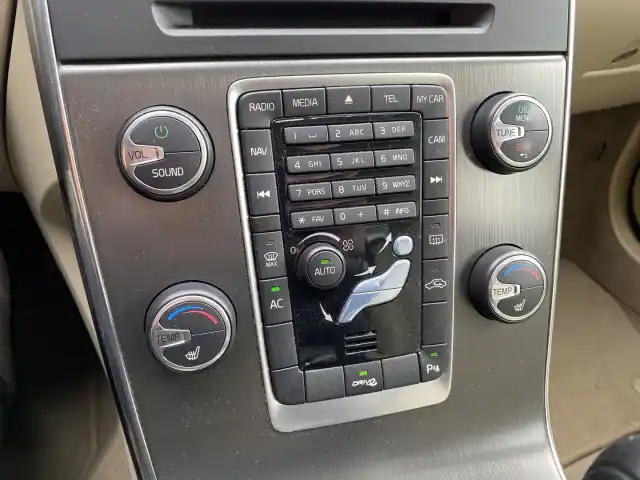 Ruskea Sedan, Volvo S60 – UVZ-986