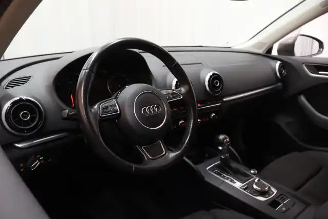 Harmaa Viistoperä, Audi A3 – UXF-151