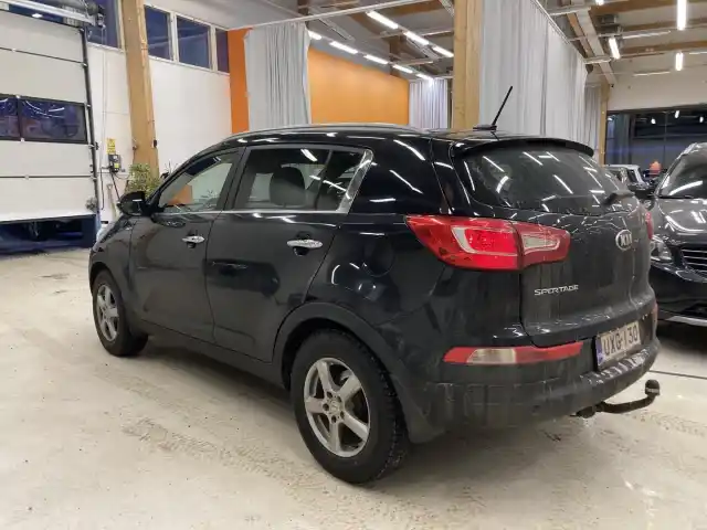 Musta Maastoauto, Kia Sportage – UXG-130