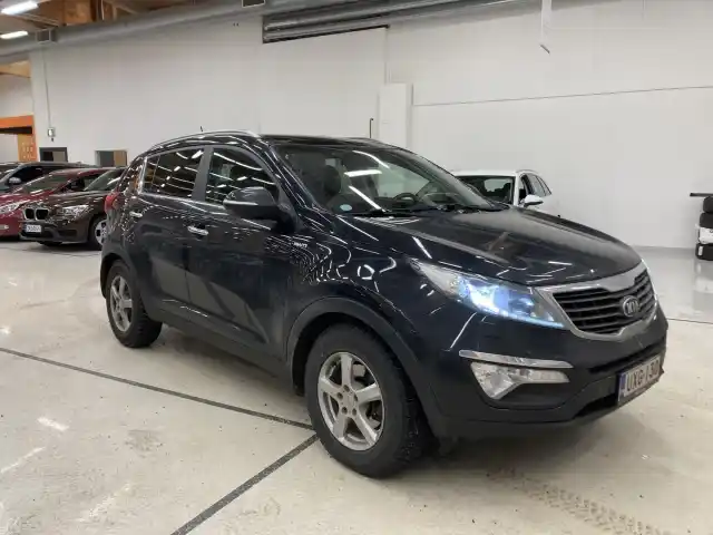 Musta Maastoauto, Kia Sportage – UXG-130