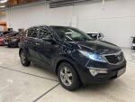 Musta Maastoauto, Kia Sportage – UXG-130, kuva 1