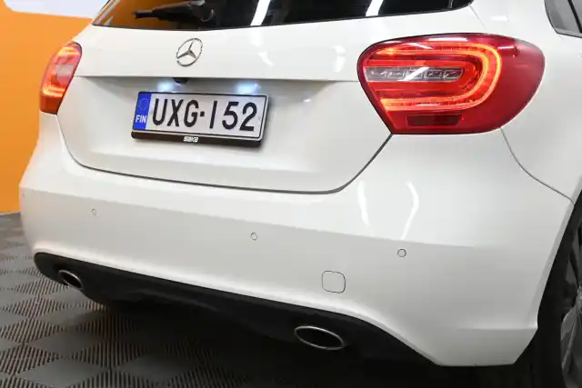 Valkoinen Viistoperä, Mercedes-Benz A – UXG-152