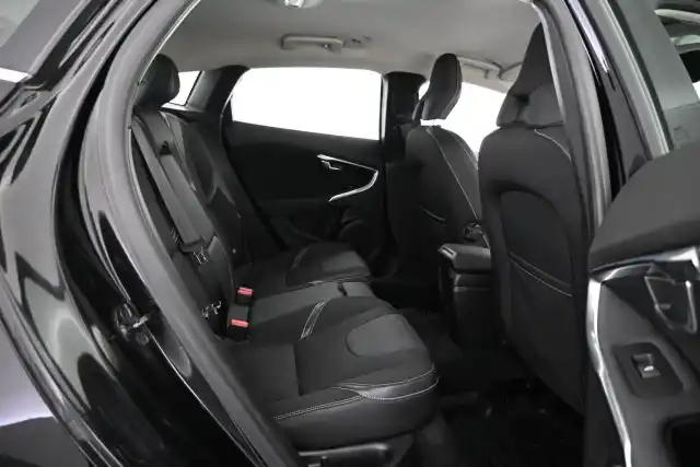 Musta Viistoperä, Volvo V40 – UXG-230