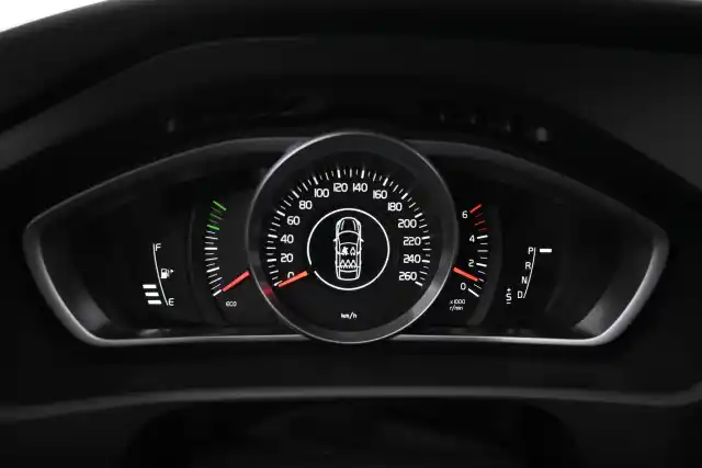 Musta Viistoperä, Volvo V40 – UXG-230