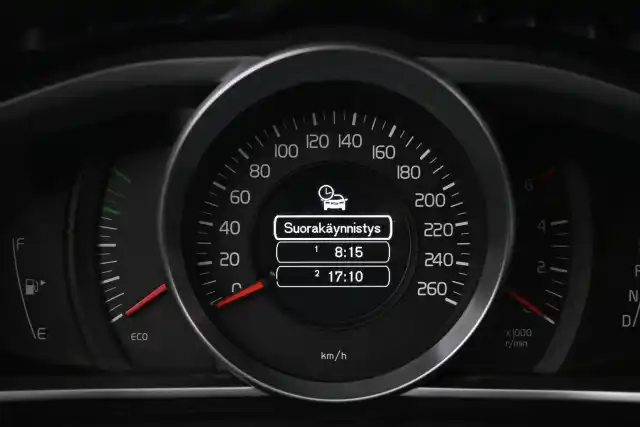 Musta Viistoperä, Volvo V40 – UXG-230