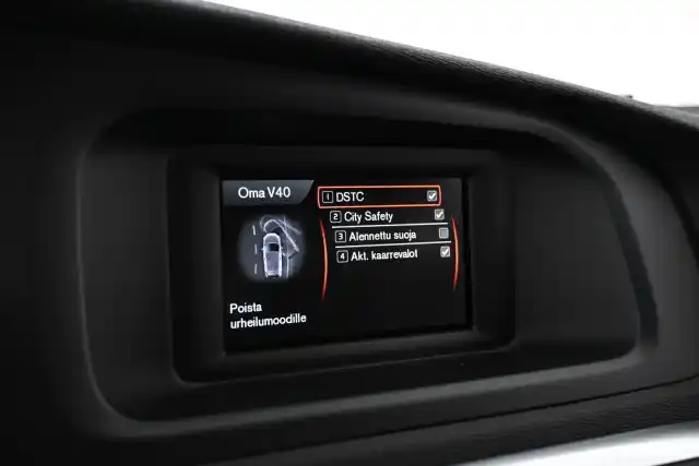 Musta Viistoperä, Volvo V40 – UXG-230