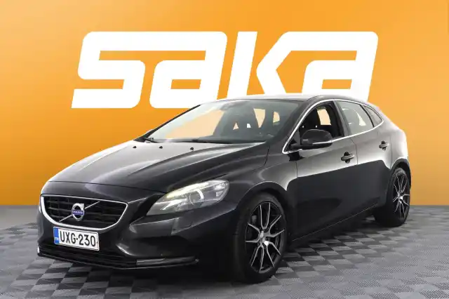 Musta Viistoperä, Volvo V40 – UXG-230