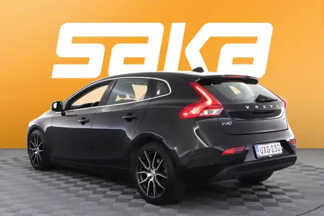 Musta Viistoperä, Volvo V40 – UXG-230