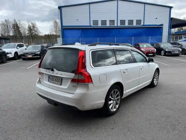 Valkoinen Farmari, Volvo V70 – UXG-600