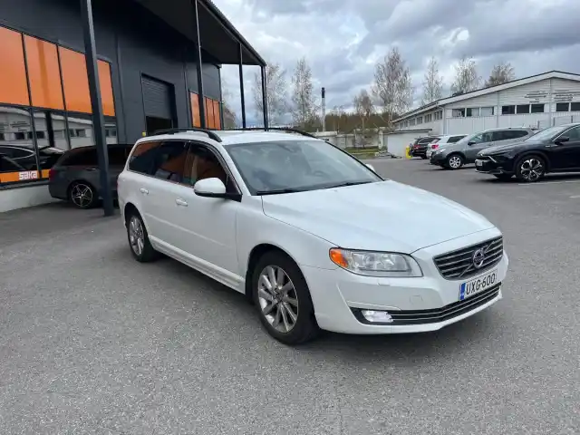 Valkoinen Farmari, Volvo V70 – UXG-600